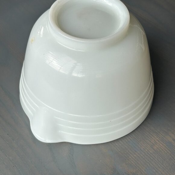 Vintage Small White Glass Footed Mixing Bowl with Pour Spout 6 Inches Across Top - Picture 7 of 7